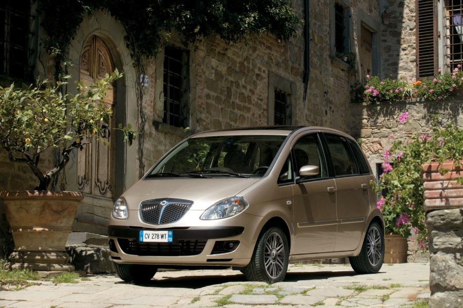  Lancia Musa (350) 2004 года  (фото 35 из 79)